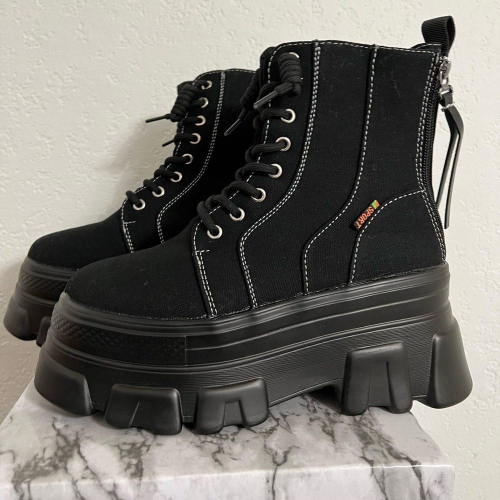 Women’s Black Flatform Combat Boots Size 8 EUR39